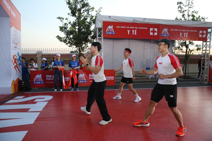 Bế mạc Giải half-marathon “Tự hào Tổ quốc tôi”- Ảnh 8. Bế mạc Giải half-marathon “Tự hào Tổ quốc tôi”- Ảnh 8.