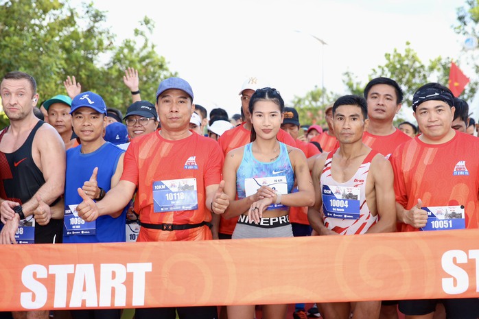 Bế mạc Giải half-marathon “Tự hào Tổ quốc tôi”- Ảnh 4. Bế mạc Giải half-marathon “Tự hào Tổ quốc tôi”- Ảnh 4.