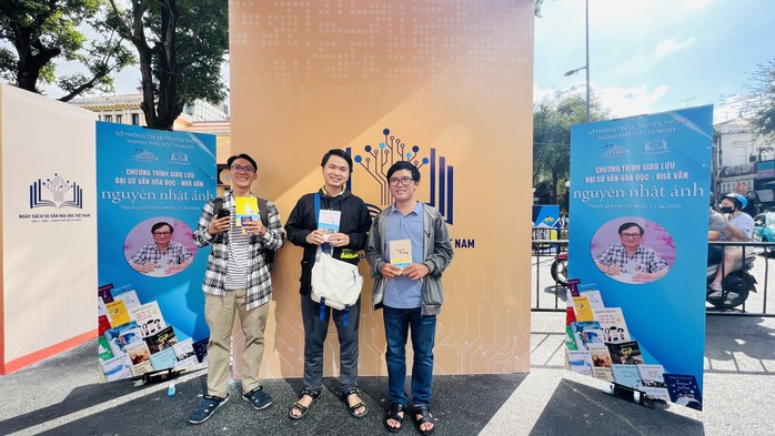 Tác giả Tác giả