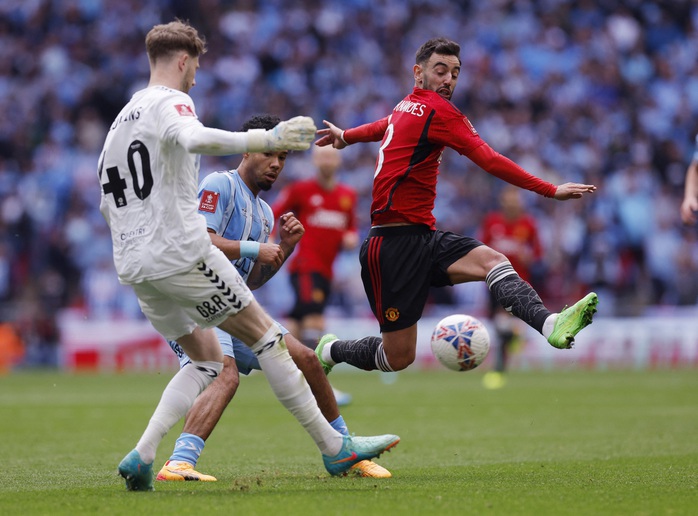 Rượt đuổi không tưởng, Coventry City vuột chiến thắng khó tin trước Man United- Ảnh 5. Rượt đuổi không tưởng, Coventry City vuột chiến thắng khó tin trước Man United- Ảnh 5.