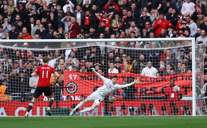 Rượt đuổi không tưởng, Coventry City vuột chiến thắng khó tin trước Man United- Ảnh 9. Rượt đuổi không tưởng, Coventry City vuột chiến thắng khó tin trước Man United- Ảnh 9.