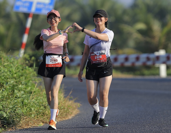 Bóng hồng và những khoảnh khắc thú vị tại đường chạy "Tự hào Tổ quốc tôi"- Ảnh 9. Bóng hồng và những khoảnh khắc thú vị tại đường chạy "Tự hào Tổ quốc tôi"- Ảnh 9.