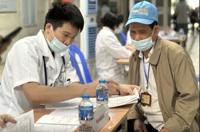 Đề xuất BHYT bổ sung để giảm chi tiền túi: Ai được tham gia?- Ảnh 2. Đề xuất BHYT bổ sung để giảm chi tiền túi: Ai được tham gia?- Ảnh 2.