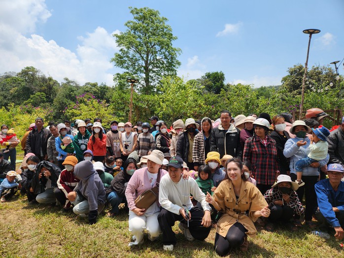 Đinh Y Nhung, Trâm Anh… tụ hội phim trường Lý Hải - Minh Hà- Ảnh 15. Đinh Y Nhung, Trâm Anh… tụ hội phim trường Lý Hải - Minh Hà- Ảnh 15.