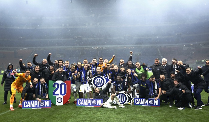 Thắng nghẹt thở, Inter Milan giành Scudetto sớm 5 vòng đấu- Ảnh 5. Thắng nghẹt thở, Inter Milan giành Scudetto sớm 5 vòng đấu- Ảnh 5.