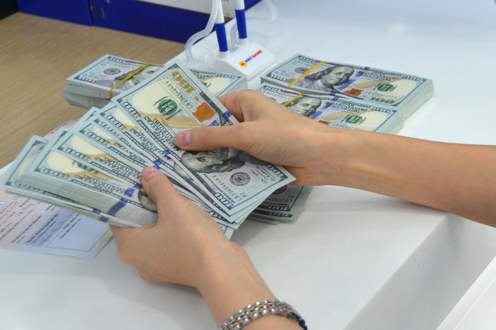 Tỉ giá tăng liên tục từ đầu năm đến nay đã ảnh hưởng đáng kể tới các doanh nghiệp và nền kinh tế Ảnh: TẤN THẠNH Tỉ giá tăng liên tục từ đầu năm đến nay đã ảnh hưởng đáng kể tới các doanh nghiệp và nền kinh tế Ảnh: TẤN THẠNH