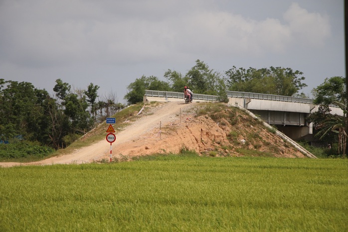 Cầu hàng chục tỉ xây xong 