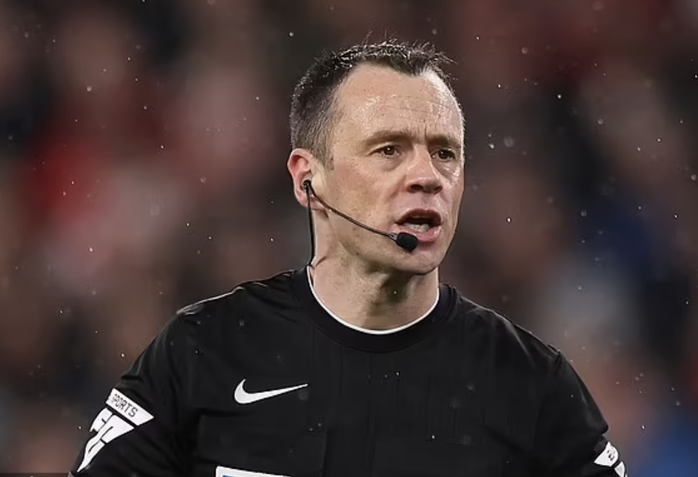 Nottingham Forest "bị cướp" 3 quả phạt đền, cựu trọng tài Anh bóc phốt đồng nghiệp- Ảnh 4. Nottingham Forest "bị cướp" 3 quả phạt đền, cựu trọng tài Anh bóc phốt đồng nghiệp- Ảnh 4.