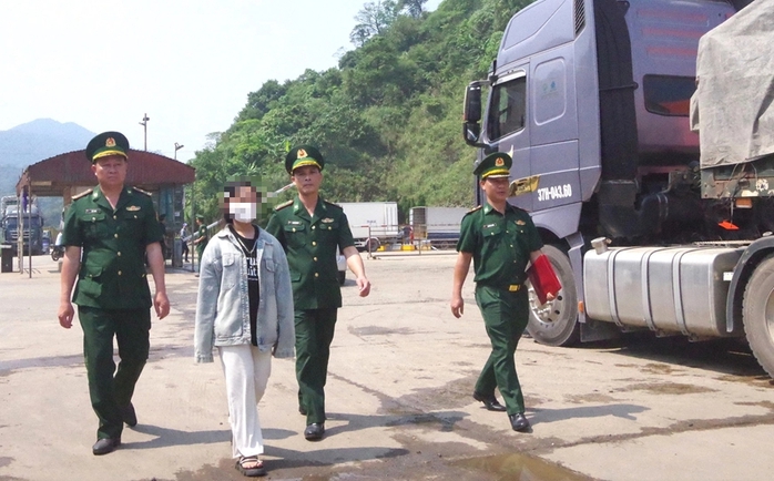 Giải cứu, đưa bé gái bị lừa bán từ Lào về Việt Nam- Ảnh 2. Giải cứu, đưa bé gái bị lừa bán từ Lào về Việt Nam- Ảnh 2.