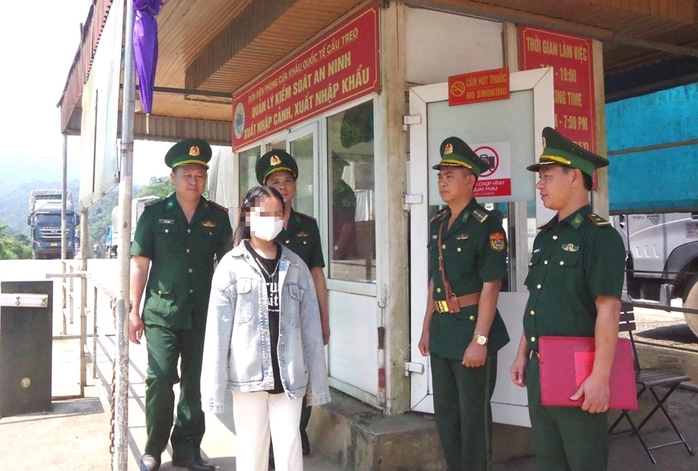 Giải cứu, đưa bé gái bị lừa bán từ Lào về Việt Nam- Ảnh 1. Giải cứu, đưa bé gái bị lừa bán từ Lào về Việt Nam- Ảnh 1.