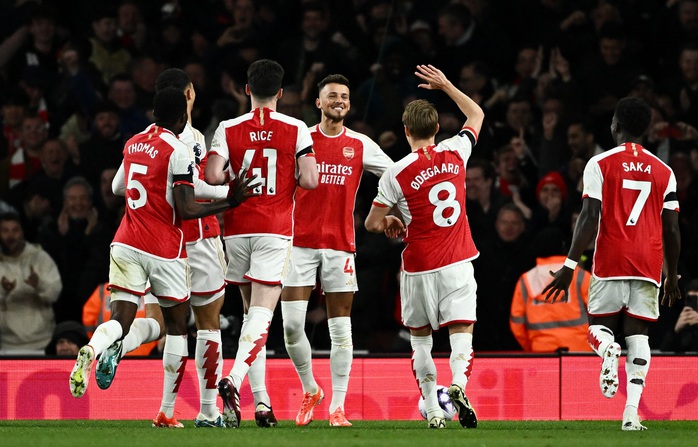 Ghi mưa bàn thắng trước Chelsea, áo đấu Arsenal sắp lên hình đại pháo- Ảnh 8. Ghi mưa bàn thắng trước Chelsea, áo đấu Arsenal sắp lên hình đại pháo- Ảnh 8.