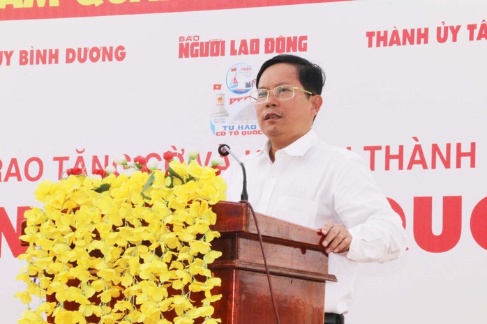 Khánh thành công trình "Đường cờ Tổ quốc" thứ 2 tại Bình Dương- Ảnh 1. Khánh thành công trình "Đường cờ Tổ quốc" thứ 2 tại Bình Dương- Ảnh 1.