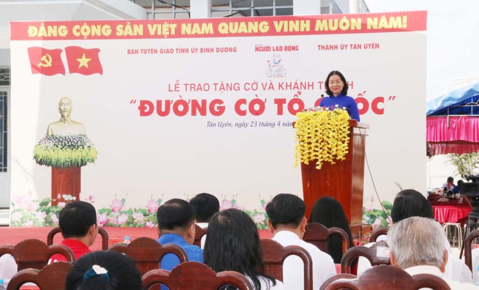 Khánh thành công trình "Đường cờ Tổ quốc" thứ 2 tại Bình Dương- Ảnh 2. Khánh thành công trình "Đường cờ Tổ quốc" thứ 2 tại Bình Dương- Ảnh 2.