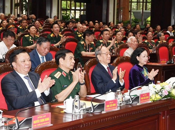 Gặp mặt 300 cựu chiến binh, cựu thanh niên xung phong tham gia Chiến dịch Điện Biên Phủ- Ảnh 1. Gặp mặt 300 cựu chiến binh, cựu thanh niên xung phong tham gia Chiến dịch Điện Biên Phủ- Ảnh 1.