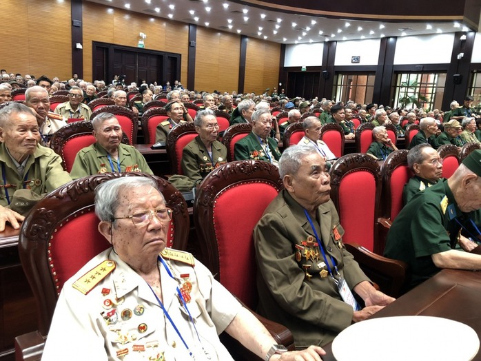 Gặp mặt 300 cựu chiến binh, cựu thanh niên xung phong tham gia Chiến dịch Điện Biên Phủ- Ảnh 2. Gặp mặt 300 cựu chiến binh, cựu thanh niên xung phong tham gia Chiến dịch Điện Biên Phủ- Ảnh 2.