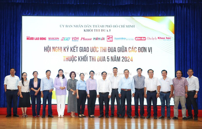 TP HCM: Khối thi đua 5 ký kết giao ước thi đua năm 2024- Ảnh 11. TP HCM: Khối thi đua 5 ký kết giao ước thi đua năm 2024- Ảnh 11.