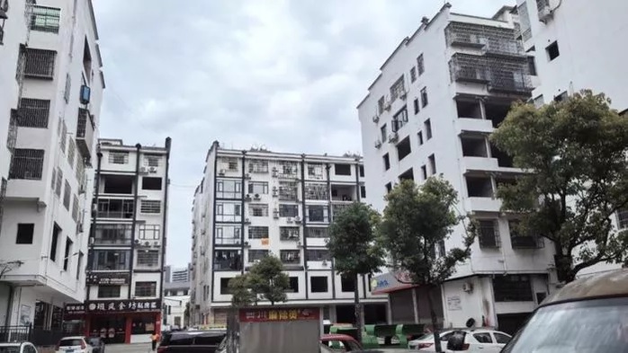 Tòa nhà nơi cậu bé nhảy lầu. Ảnh: Sohu Tòa nhà nơi cậu bé nhảy lầu. Ảnh: Sohu