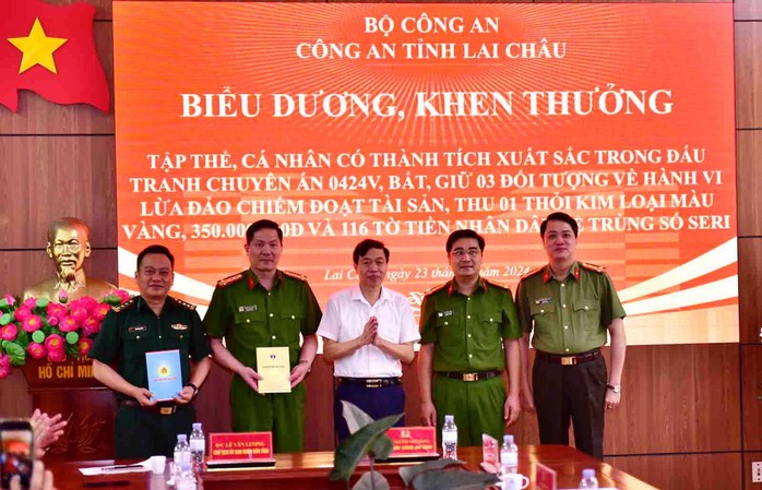 Cán bộ xã tham gia đường dây “dựng màn kịch” bán thỏi vàng giả nặng 1 kg- Ảnh 1. Cán bộ xã tham gia đường dây “dựng màn kịch” bán thỏi vàng giả nặng 1 kg- Ảnh 1.