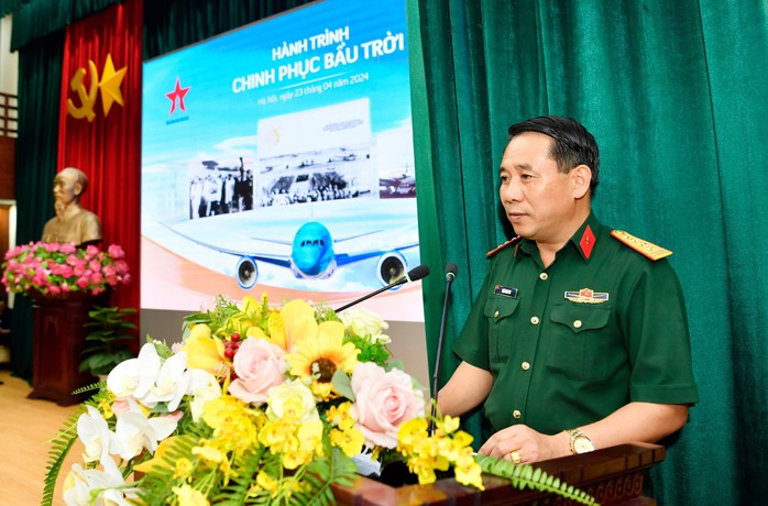 Nguyên phi công Đoàn bay 919 kể về giây phút sinh tử giữa không trung- Ảnh 4. Nguyên phi công Đoàn bay 919 kể về giây phút sinh tử giữa không trung- Ảnh 4.