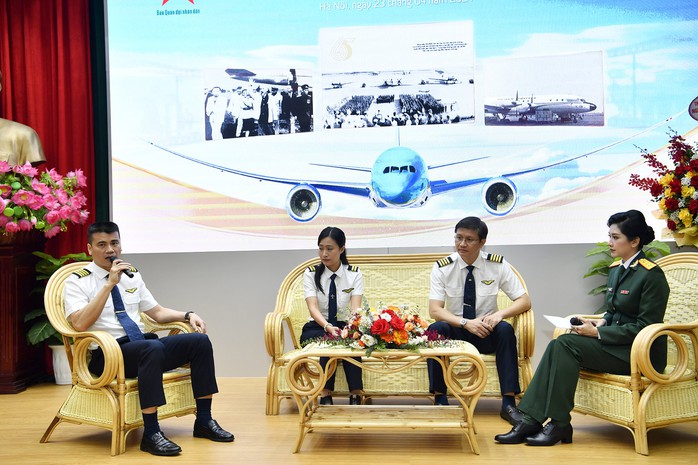 Nguyên phi công Đoàn bay 919 kể về giây phút sinh tử giữa không trung- Ảnh 3. Nguyên phi công Đoàn bay 919 kể về giây phút sinh tử giữa không trung- Ảnh 3.