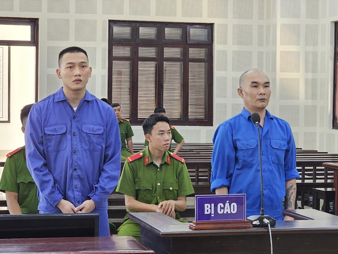 Nhận lời đập ô tô để lấy 20 triệu đồng- Ảnh 1. Nhận lời đập ô tô để lấy 20 triệu đồng- Ảnh 1.
