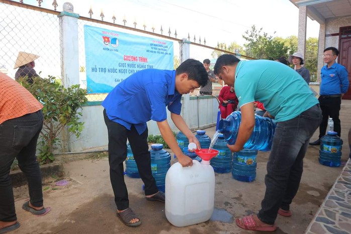 Bí thư Tỉnh ủy Long An động viên người dân vùng hạn, mặn- Ảnh 3. Bí thư Tỉnh ủy Long An động viên người dân vùng hạn, mặn- Ảnh 3.