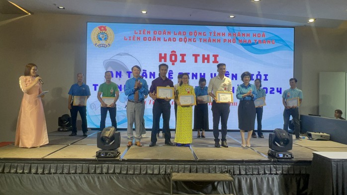 Nha Trang tổ chức hội thi an toàn vệ sinh viên giỏi
- Ảnh 5. Nha Trang tổ chức hội thi an toàn vệ sinh viên giỏi
- Ảnh 5.