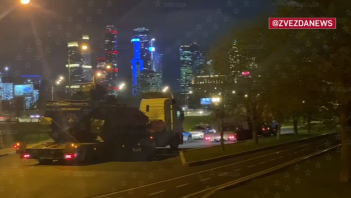 Khí tài Mỹ bị chuyển về Moscow trong đêm, bộ trưởng Ukraine gay gắt- Ảnh 1. Khí tài Mỹ bị chuyển về Moscow trong đêm, bộ trưởng Ukraine gay gắt- Ảnh 1.