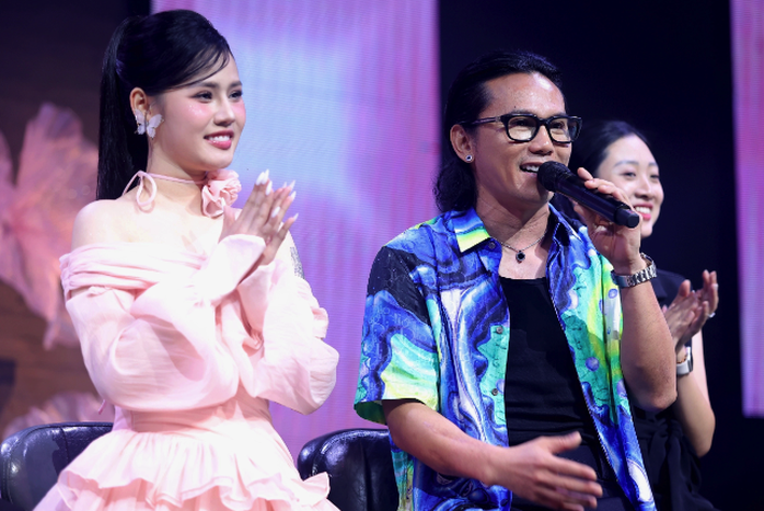 Tú Dưa khẳng định là đại gia của con gái 25 tuổi- Ảnh 4. Tú Dưa khẳng định là đại gia của con gái 25 tuổi- Ảnh 4.