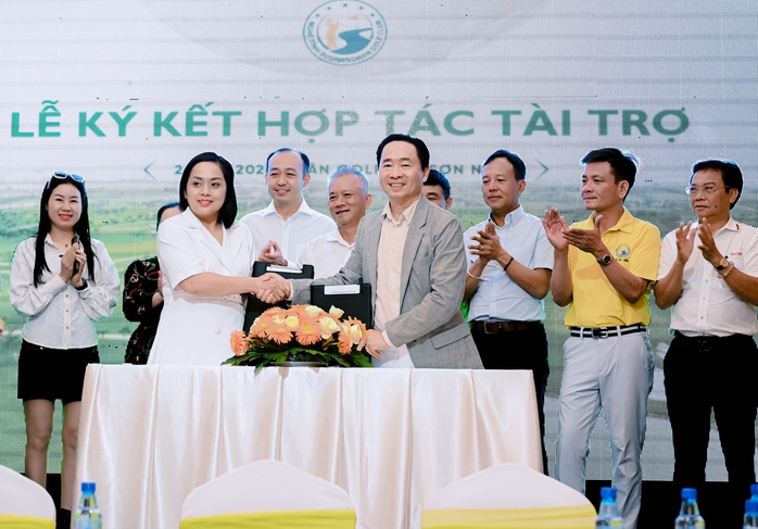 Câu lạc bộ Golf Doanh nhân Nghệ Tĩnh tổ chức giải kỷ niệm ngày sinh Hồ Chủ tịch- Ảnh 3. Câu lạc bộ Golf Doanh nhân Nghệ Tĩnh tổ chức giải kỷ niệm ngày sinh Hồ Chủ tịch- Ảnh 3.