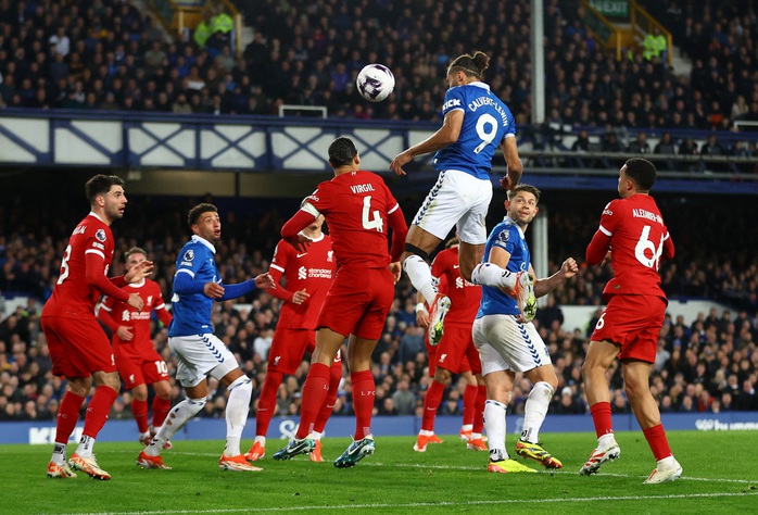 Trắng tay trận derby, Liverpool hụt hơi ở cuộc đua vô địch Anh- Ảnh 5. Trắng tay trận derby, Liverpool hụt hơi ở cuộc đua vô địch Anh- Ảnh 5.