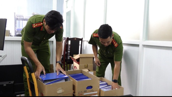 Phá đường dây cho vay nặng lãi có người nước ngoài tham gia- Ảnh 3. Phá đường dây cho vay nặng lãi có người nước ngoài tham gia- Ảnh 3.