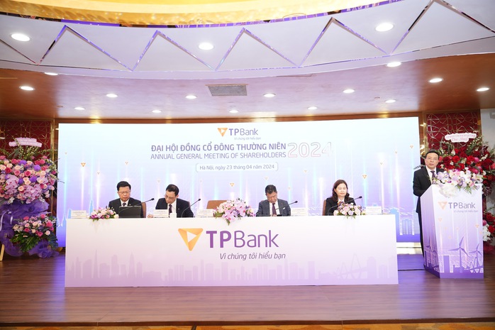 TPBank bất ngờ công bố kế hoạch chia cổ tức 25% bằng tiền và cổ phiếu tại Đại hội cổ đông- Ảnh 1. TPBank bất ngờ công bố kế hoạch chia cổ tức 25% bằng tiền và cổ phiếu tại Đại hội cổ đông- Ảnh 1.