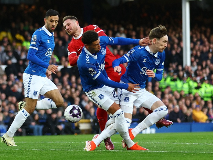 Trắng tay trận derby, Liverpool hụt hơi ở cuộc đua vô địch Anh- Ảnh 1. Trắng tay trận derby, Liverpool hụt hơi ở cuộc đua vô địch Anh- Ảnh 1.