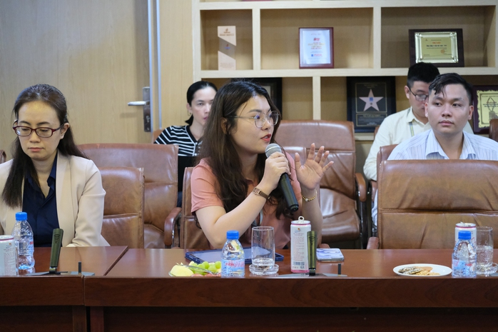 Đại diện cổ đông lớn, nhà đầu tư đặt câu hỏi với Lãnh đạo PVOIL Đại diện cổ đông lớn, nhà đầu tư đặt câu hỏi với Lãnh đạo PVOIL