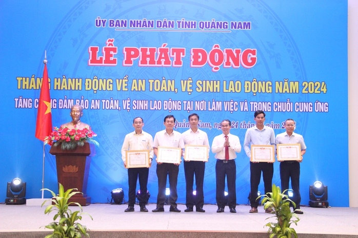 Quảng Nam phát động Tháng hành động về an toàn, vệ sinh lao động- Ảnh 2. Quảng Nam phát động Tháng hành động về an toàn, vệ sinh lao động- Ảnh 2.