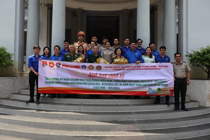 Tuổi trẻ Khối Dân- Chính- Đảng cùng các đơn vị dâng hoa tưởng niệm Chủ tịch Hồ Chí Minh- Ảnh 4. Tuổi trẻ Khối Dân- Chính- Đảng cùng các đơn vị dâng hoa tưởng niệm Chủ tịch Hồ Chí Minh- Ảnh 4.