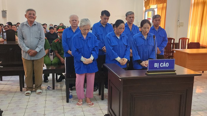 Vì 48 triệu đồng bất chính, 3 bác sĩ ở Kiên Giang lãnh án tù- Ảnh 1. Vì 48 triệu đồng bất chính, 3 bác sĩ ở Kiên Giang lãnh án tù- Ảnh 1.