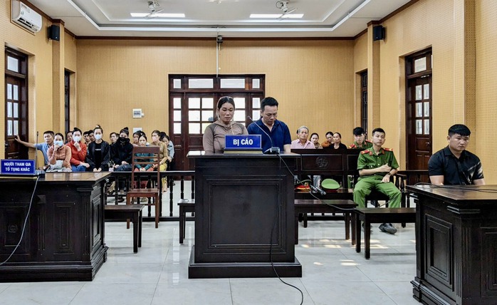 Vợ chồng đánh shipper gãy 2 tay lãnh 12 năm tù- Ảnh 1.