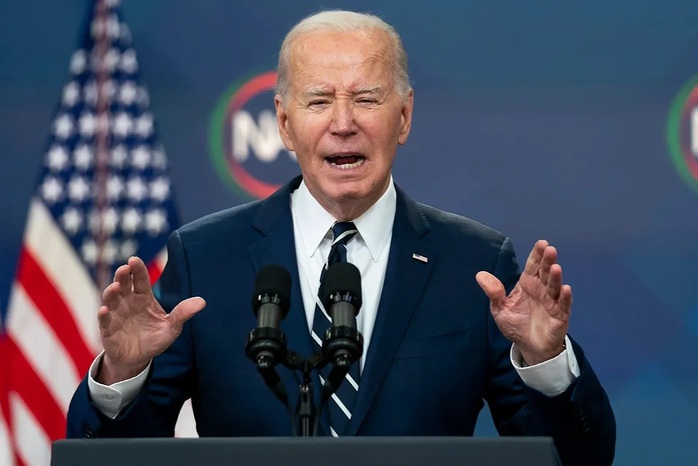 Tổng thống Mỹ Joe Biden ngày 24-4 ký thành luật gói viện trợ nước ngoài. Ảnh: Reuters Tổng thống Mỹ Joe Biden ngày 24-4 ký thành luật gói viện trợ nước ngoài. Ảnh: Reuters