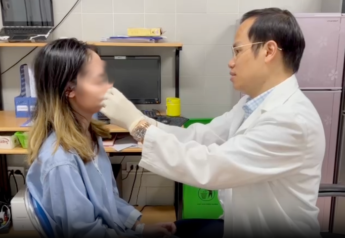 Cắt môi trái tim, cô gái nhập viện vì đôi môi biến dạng- Ảnh 2. Cắt môi trái tim, cô gái nhập viện vì đôi môi biến dạng- Ảnh 2.