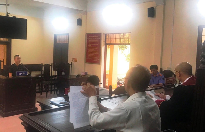 Mua bình rượu có ngâm rắn hổ mang chúa về trưng bày, chủ nhà hàng lĩnh án- Ảnh 1. Mua bình rượu có ngâm rắn hổ mang chúa về trưng bày, chủ nhà hàng lĩnh án- Ảnh 1.