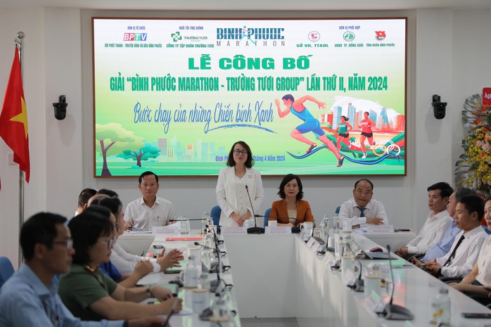 Giải Marathon Bình Phước 2024: Bước chạy của những chiến binh xanh- Ảnh 1. Giải Marathon Bình Phước 2024: Bước chạy của những chiến binh xanh- Ảnh 1.