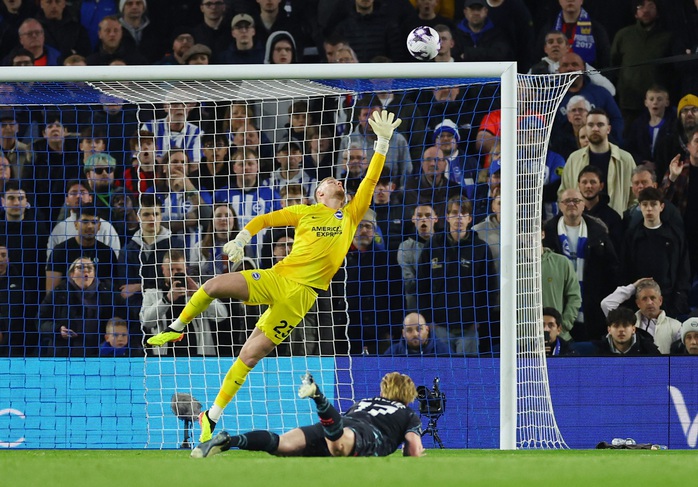 Kevin De Bruyne lần đầu ghi bàn bằng đầu Kevin De Bruyne lần đầu ghi bàn bằng đầu