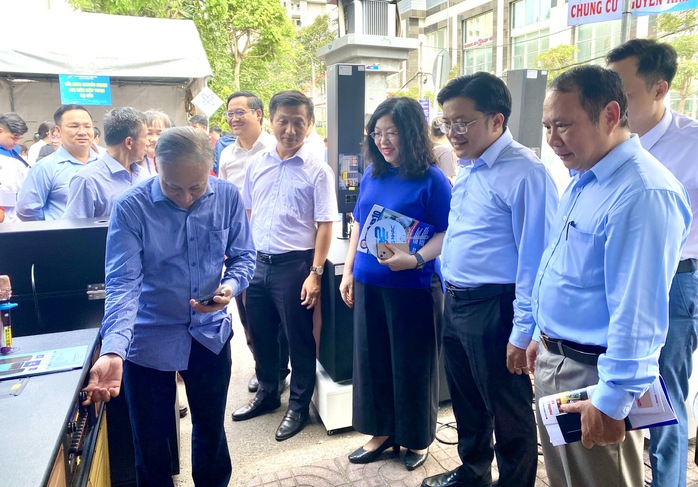 Ra mắt phố chuyên doanh điện tử đầu tiên ở TP HCM- Ảnh 2. Ra mắt phố chuyên doanh điện tử đầu tiên ở TP HCM- Ảnh 2.