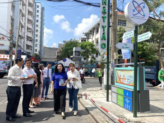 Ra mắt phố chuyên doanh điện tử đầu tiên ở TP HCM- Ảnh 3. Ra mắt phố chuyên doanh điện tử đầu tiên ở TP HCM- Ảnh 3.