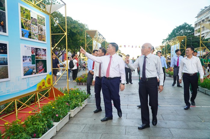 Khai mạc triển lãm ảnh Khai mạc triển lãm ảnh