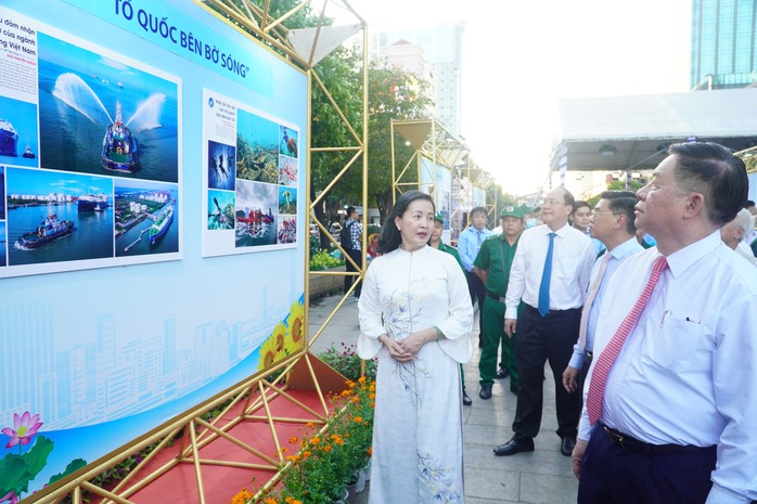 Khai mạc triển lãm ảnh Khai mạc triển lãm ảnh