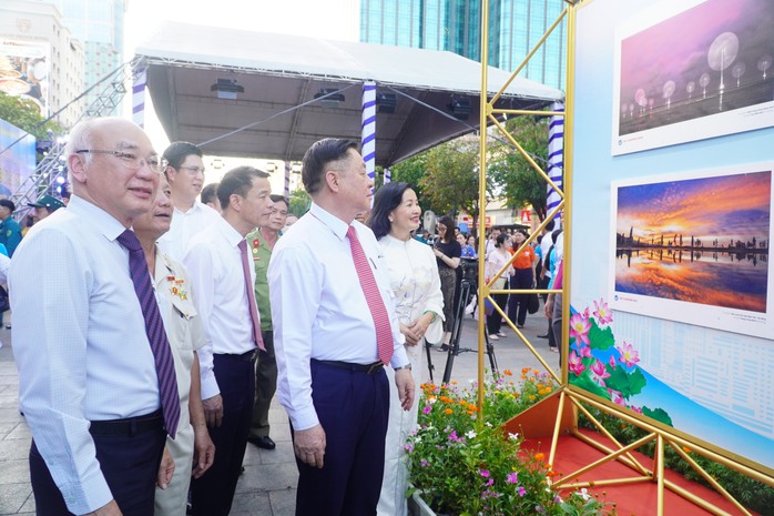 Khai mạc triển lãm ảnh Khai mạc triển lãm ảnh