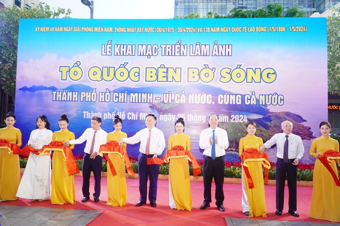 Khai mạc triển lãm ảnh Khai mạc triển lãm ảnh